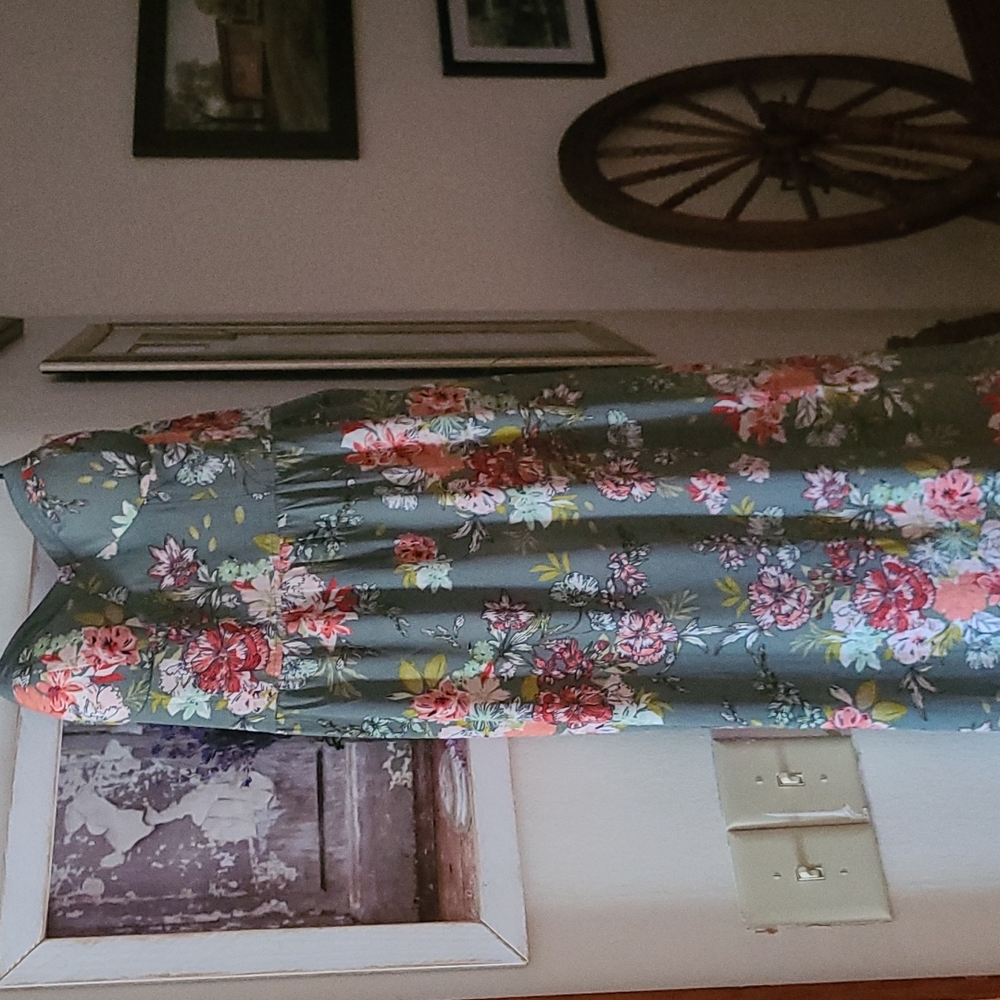 Flowing dress green
